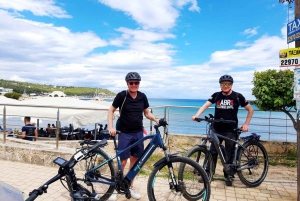 Ateenasta: Aegina Island E-Bike Tour with Ferry Tickets: Aegina Island E-Bike Tour with Ferry Tickets