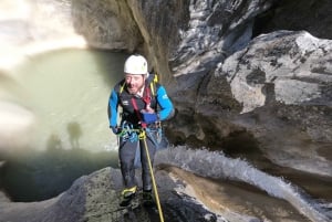 Från Aten: Agios Loukas Gorge Canyoning-upplevelse