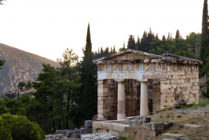 From Athens: 8 day tour, Delphi, Meteora, and Santorini Tour