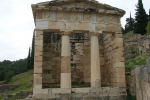 From Athens: 8 day tour, Delphi, Meteora, and Santorini Tour