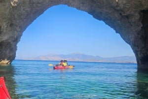 Da Atene: Tour guidato in kayak del Golfo di Corinto