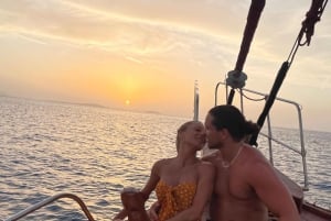 Solnedgangscruise på Athen-rivieraen – Halvdag med svømning og grill om bord