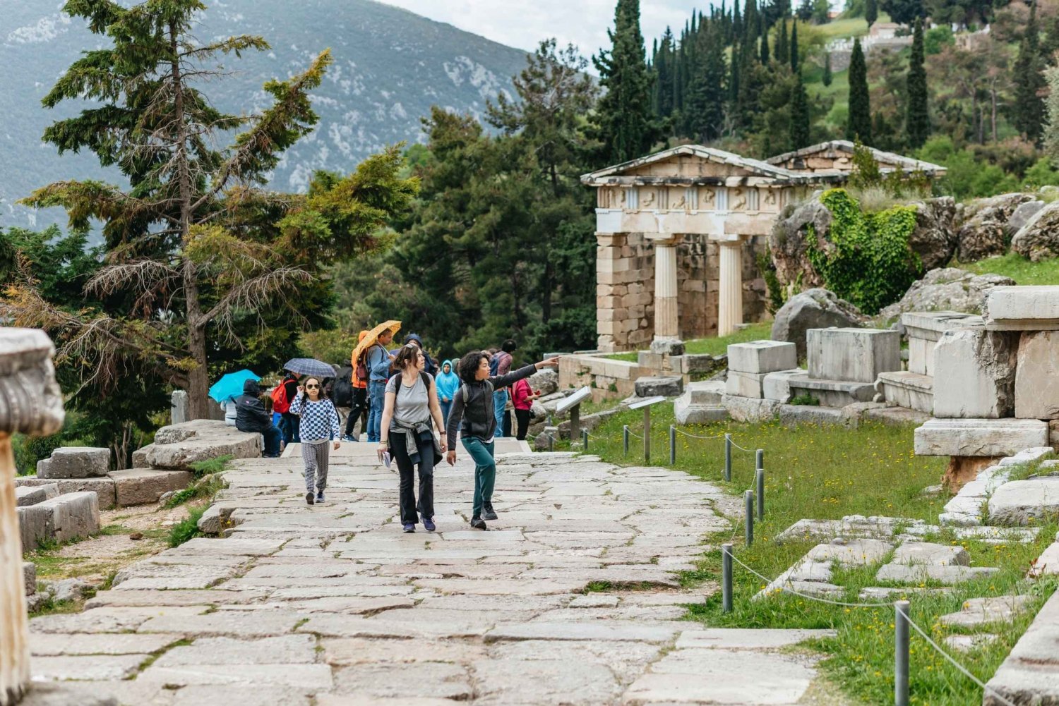 Från Aten: Dagsutflykt till Delphi och Arachova