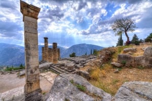 From Athens: Delphi and Meteora 2-Day Guided Tour