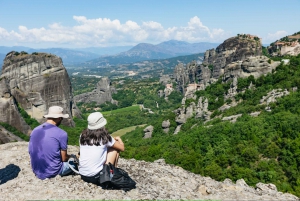 De Atenas: Delphi e Meteora: tour guiado de 2 dias