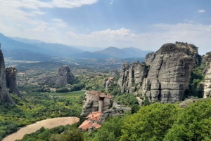 From Athens: Delpi and Meteora Private 2-day Historic Tour
