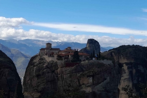 From Athens: Delpi and Meteora Private 2-day Historic Tour