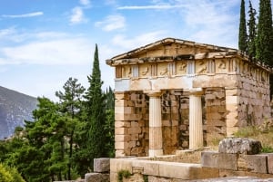 From Athens: Full-Day Bus Trip to Delphi & Arachova