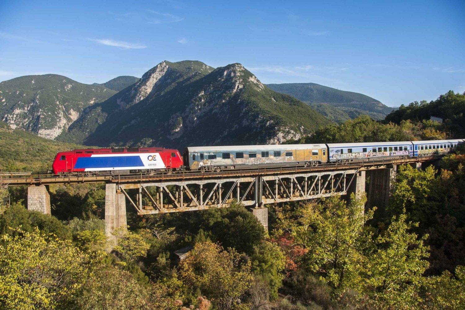 From Athens: Full-Day Rail Tour to Meteora