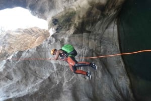 Au départ d'Athènes : Canyoning dans les gorges de Manikia