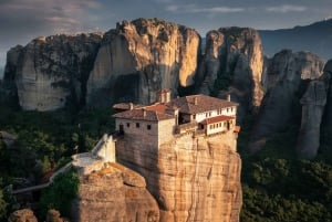 Athens: 2 Days in Meteora with 2 Guided Tours and Hotel Stay