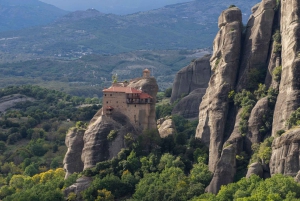 Z Aten: Jaskinie i klasztory Meteory - 1-dniowa wycieczka pociągiem