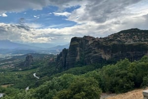 De Atenas: Viagem de 1 dia de comboio às Grutas e Mosteiros de Meteora