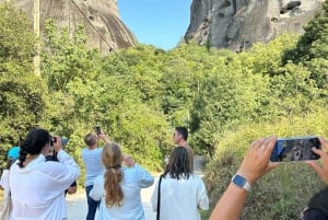 De Atenas: Viagem de 1 dia de comboio às Grutas e Mosteiros de Meteora