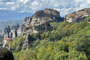 De Atenas: Viagem de 1 dia de comboio às Grutas e Mosteiros de Meteora