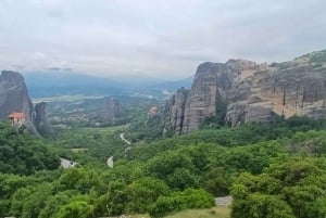 Vanuit Athene: Dagtrip Meteora Grotten & Kloosters per trein