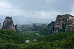 Från Aten: Meteora grottor och kloster dagsutflykt med tåg