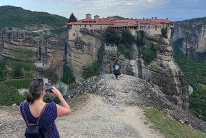 Från Aten: Meteora grottor och kloster dagsutflykt med tåg