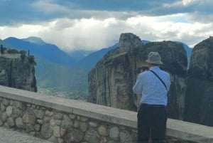 Från Aten: Meteora grottor och kloster dagsutflykt med tåg