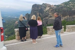 Från Aten: Meteora grottor och kloster dagsutflykt med tåg