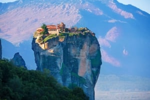 From Athens: Meteora Day Trip with Audioguide & Free Lunch