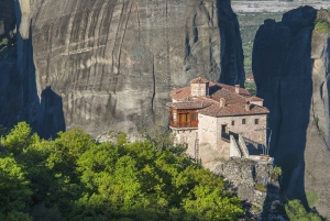 Ateenasta: Meteora: Kokopäiväretki oppaan kanssa luksusbussilla