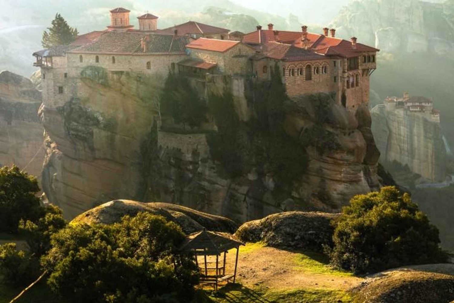 Ateenasta: Meteora, Plastiras-järvi ja Trikala – joulukierros