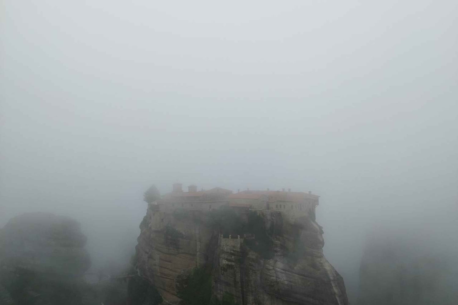 Ateenasta: Meteora, Plastiras-järvi ja Trikala – joulukierros