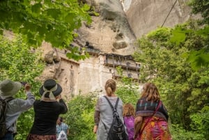 Atenas: Mosteiros e cavernas de Meteora: viagem de 1 dia e opção de almoço