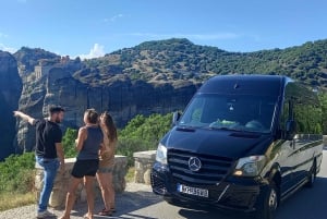 Fra Athen: Dagstur til Meteora-klosteret med tog og buss