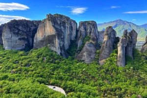 De Atenas: Viagem de 1 dia ao Mosteiro de Meteora de trem e ônibus