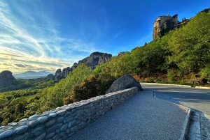 De Atenas: Viagem de 1 dia ao Mosteiro de Meteora de trem e ônibus