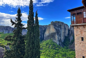 De Atenas: Viagem de 1 dia ao Mosteiro de Meteora de trem e ônibus