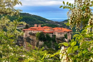 De Atenas: Viagem de 1 dia ao Mosteiro de Meteora de trem e ônibus
