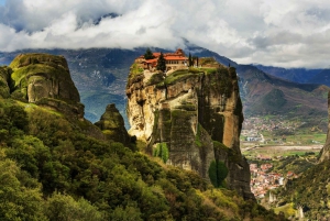 From Athens: Meteora Private Day Trip & Monasteries