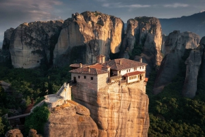 From Athens: Meteora Private Day Trip with Transfer