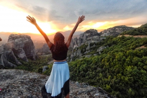 From Athens: Meteora Private Day Trip with Transfer