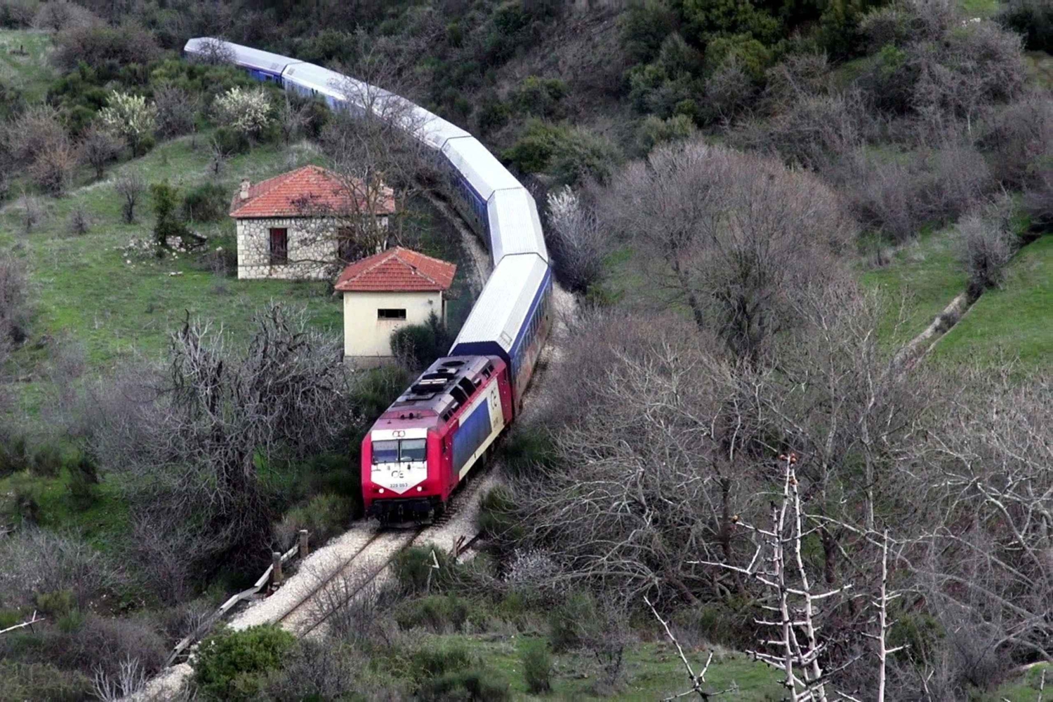 Depuis Athènes : Voyage en train aux Météores avec nuitée