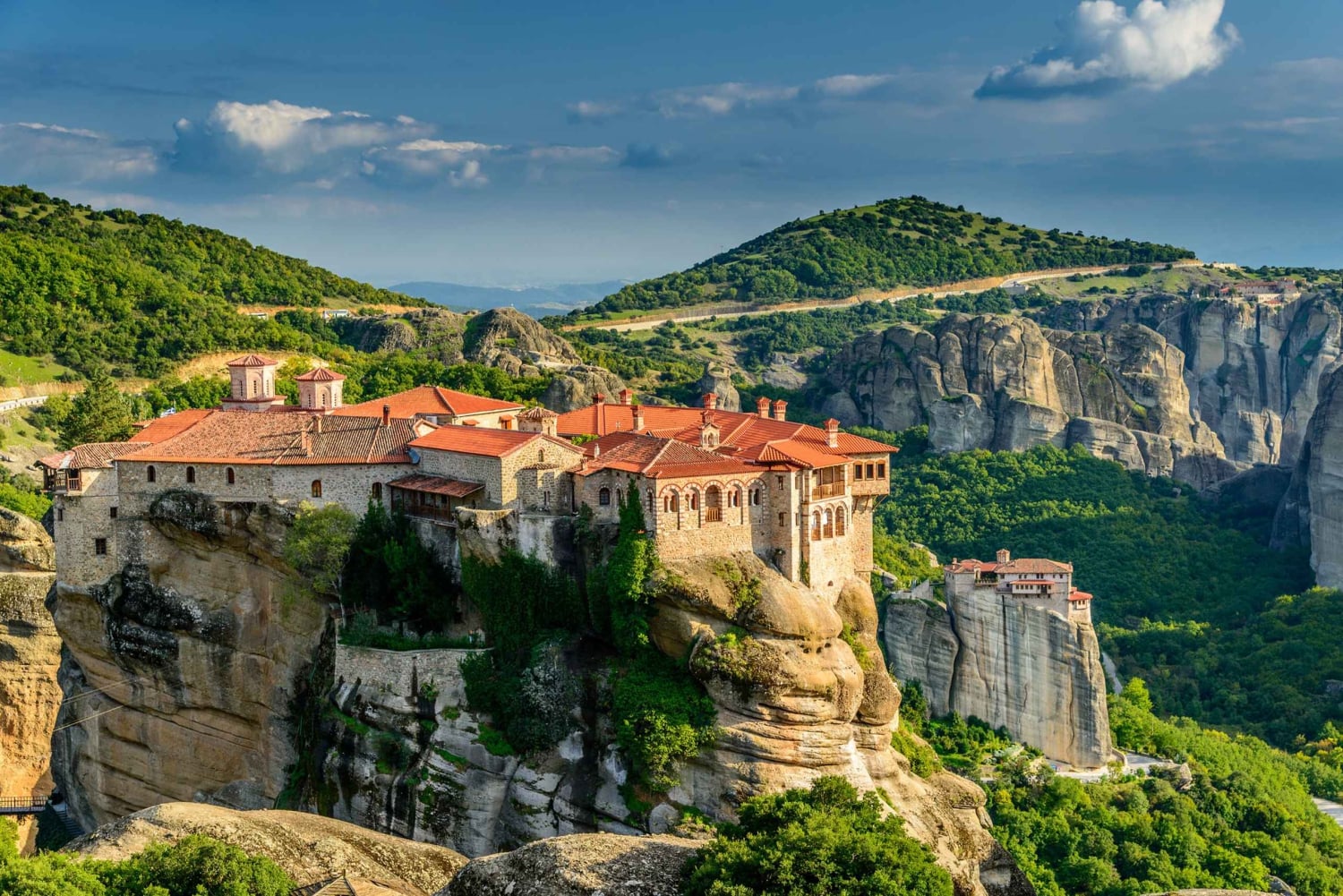 Depuis Athènes : Voyage en train aux Météores avec nuitée