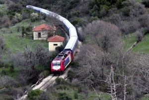 Depuis Athènes : Voyage en train aux Météores avec nuitée