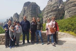 Depuis Athènes : Voyage en train aux Météores avec nuitée