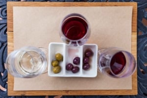 アテネから：オリーブオイルの生産とワインのプライベート日帰り旅行