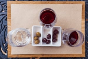 Z Aten: Prywatna jednodniowa wycieczka do produkcji oliwy z oliwek i wina