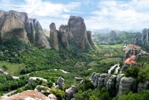 From Athens: Private Day-Tour to Meteora and Thermopylae