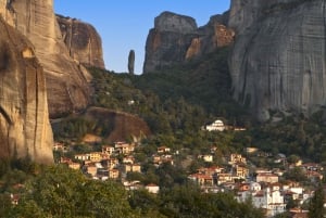 Desde Atenas: Tour privado de un día a Meteora y las Termópilas