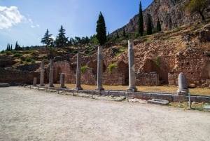 From Athens: Private Delphi and Thermopylae Guided Day Trip