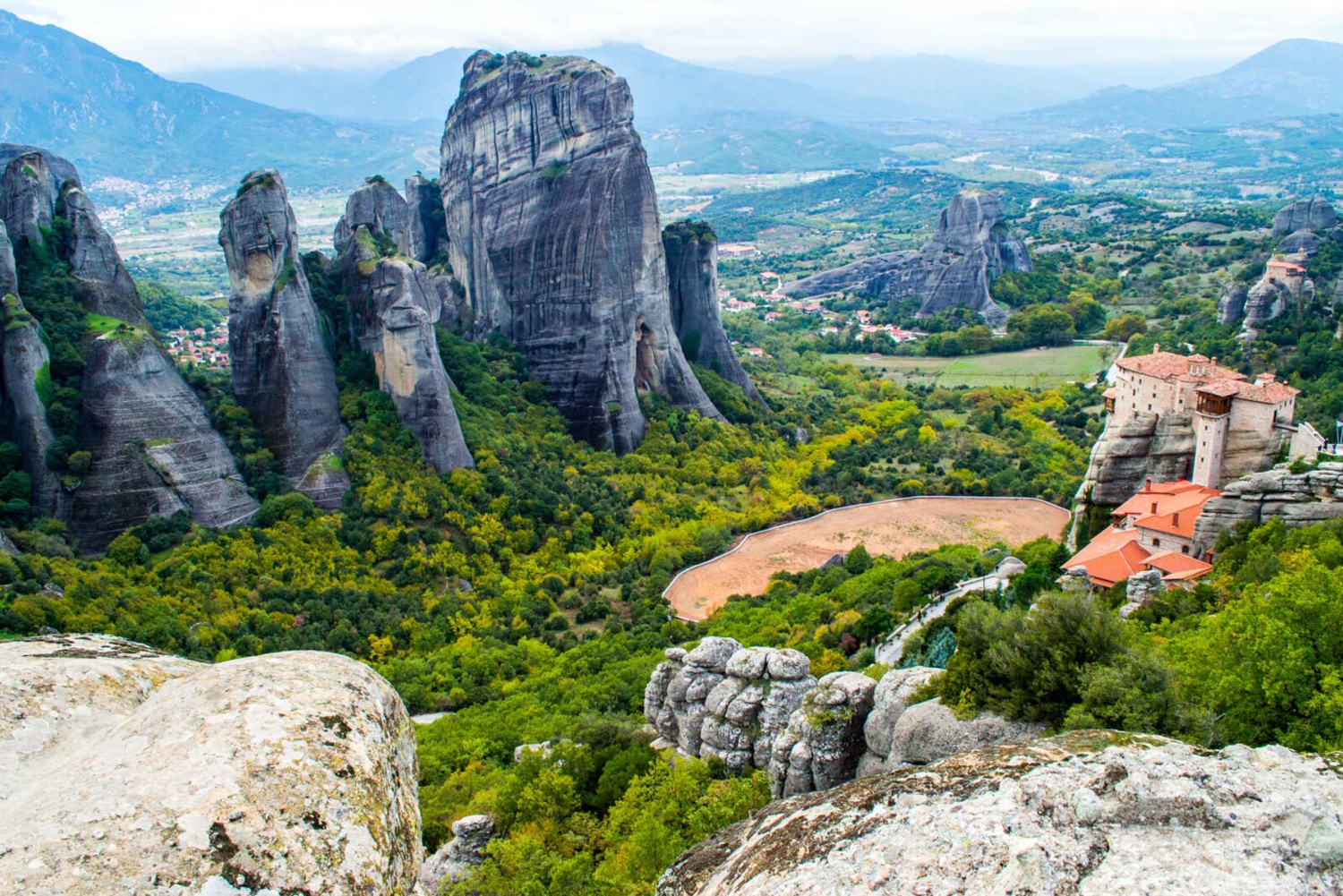 From Athens: Private Full-Day Meteora and Kastraki Tour