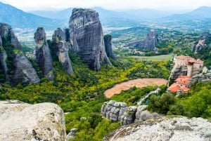De Atenas: Excursão particular de dia inteiro a Meteora e Kastraki