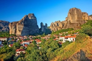 Von Athen aus: Private Ganztagestour durch Meteora und Kastraki