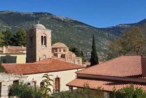 Private Day Tour Delphi and Village of Arachova from Athens